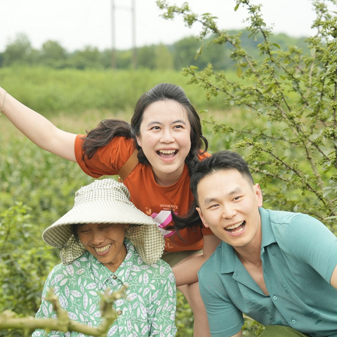 Sichuan pepper harvest Part 1: Harvest Showdown with our Farmers!